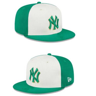 MLB New York Yankees New Era St. Patrick's Day 2024 9FIFTY Snapback Hat White Green 2331