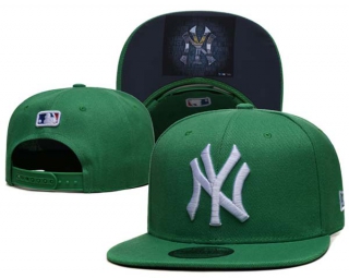 MLB New York Yankees New Era Green Team Logo Patch 9FIFTY Snapback Hat 2163