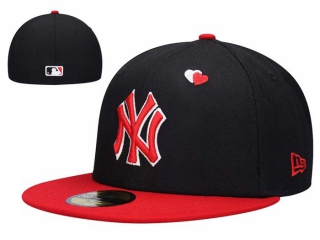 MLB New York Yankees New Era Black Red Heart Eyes 59FIFTY Fitted Hat 7001