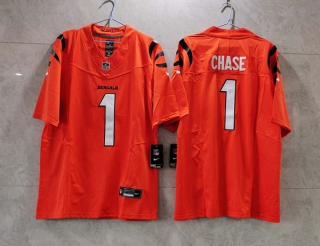 Men's Cincinnati Bengals #1 Ja'Marr Chase Orange 2023 F.U.S.E. Vapor Untouchable Limited Stitched Football Jersey